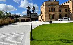 Beautiful 4-Bed Villa In Glasgow
